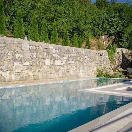 Boutique Mali Pariz Bed & Breakfast