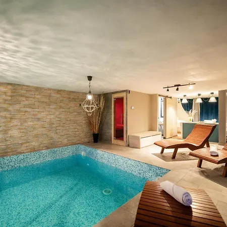 Boutique Mali Pariz Bed & Breakfast