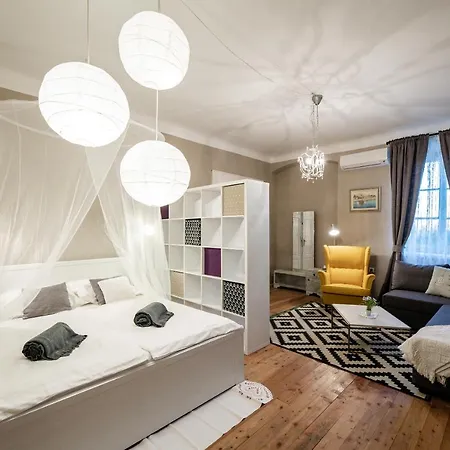 Boutique Mali Pariz Grižane