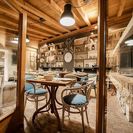 Boutique Mali Pariz Bed & Breakfast