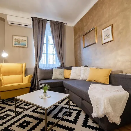 Boutique Mali Pariz Bed & Breakfast 4*