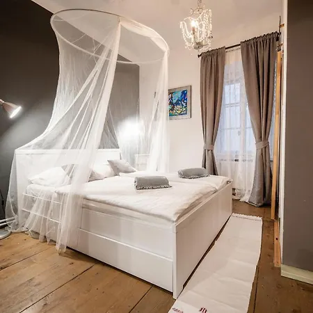 Boutique Mali Pariz Bed & Breakfast