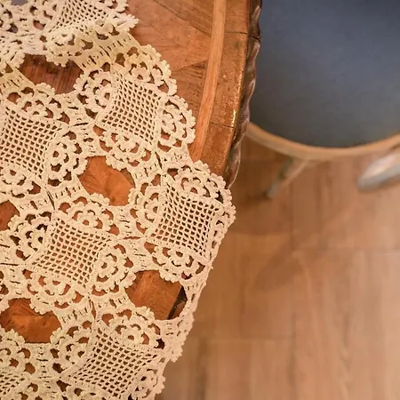 Boutique Mali Pariz Grižane