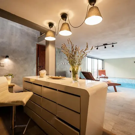 Boutique Mali Pariz Bed & Breakfast