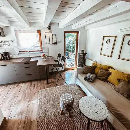 Boutique Mali Pariz Bed & Breakfast