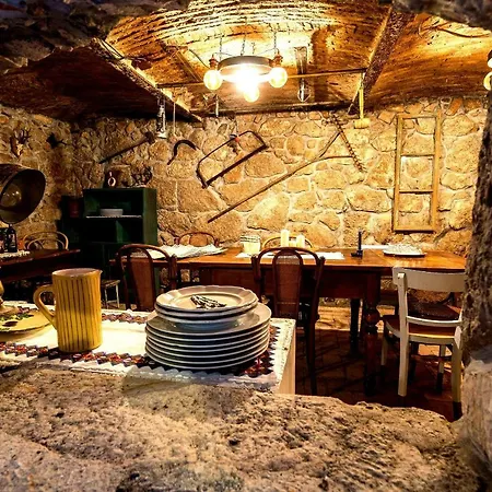 Boutique Mali Pariz Bed & Breakfast 4*