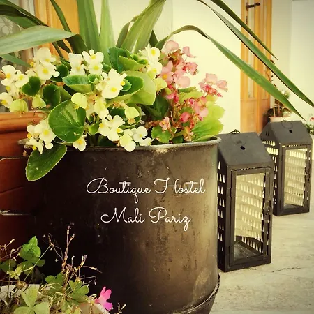 Boutique Mali Pariz Grižane