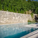 Boutique Mali Pariz Bed & Breakfast