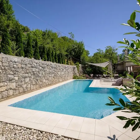 Boutique Mali Pariz לינה וארוחת בוקר Grižane