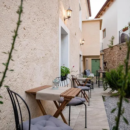 Boutique Mali Pariz Grižane