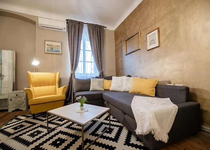 Boutique Mali Pariz 住宿加早餐酒店 4*
