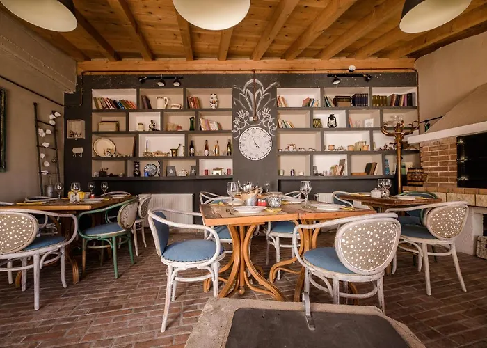 Boutique Mali Pariz 住宿加早餐酒店 4*