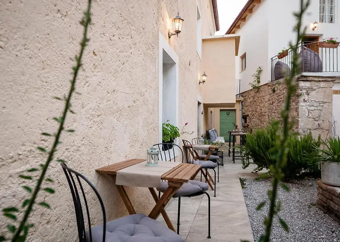 Boutique Mali Pariz Grižane