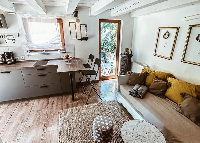 Boutique Mali Pariz Bed & Breakfast