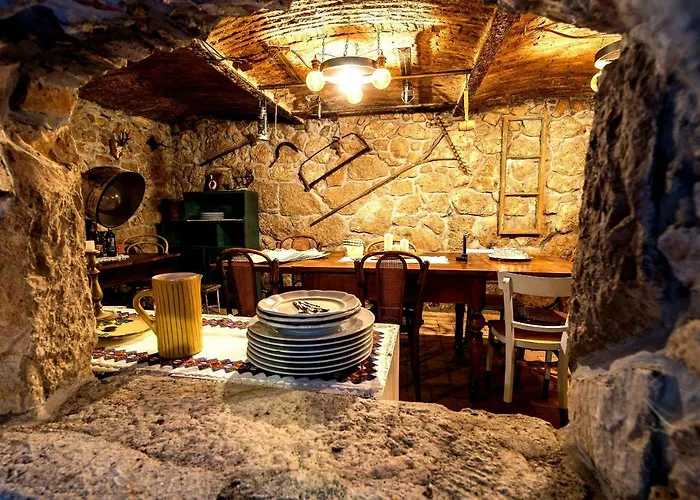 Boutique Mali Pariz Bed & Breakfast 4*